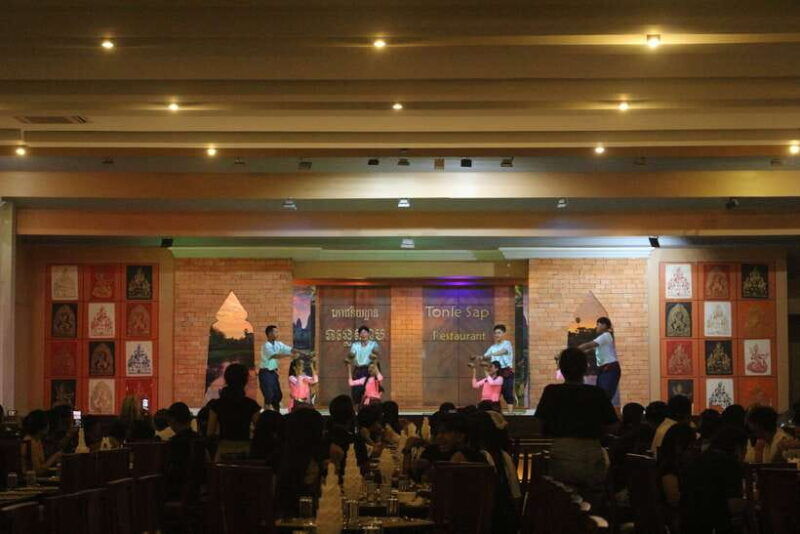 siem-reap-apsara-dance-show-dinner-with-tuk-tuk-transfers