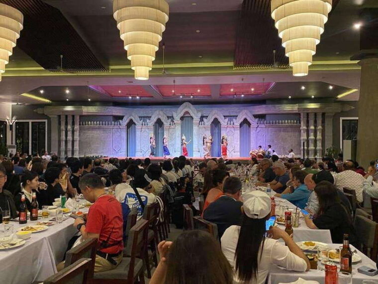 siem-reap-apsara-dance-show-dinner-with-tuk-tuk-transfers