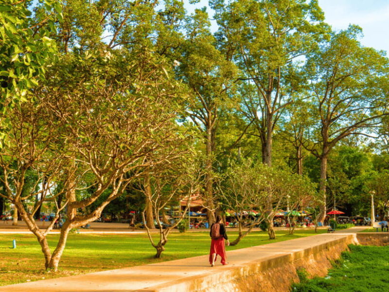 siem-reap-baddish-temples-and-city-walking-guided-tour