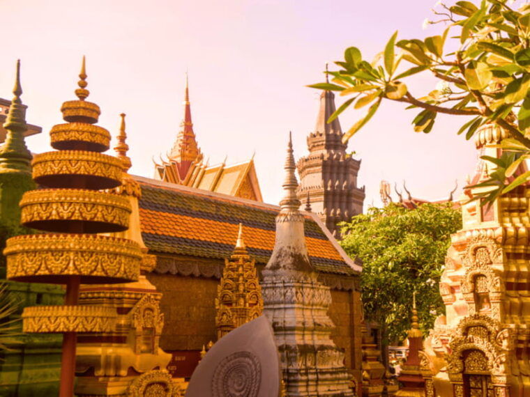siem-reap-baddish-temples-and-city-walking-guided-tour