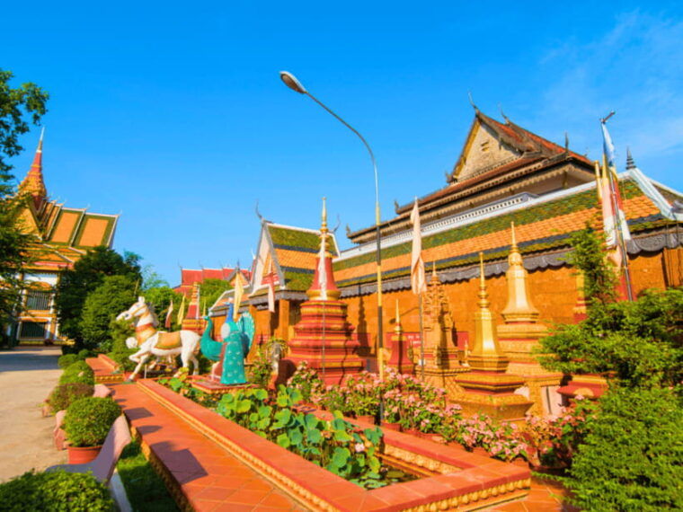 siem-reap-baddish-temples-and-city-walking-guided-tour