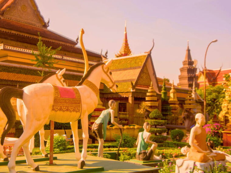 siem-reap-baddish-temples-and-city-walking-guided-tour