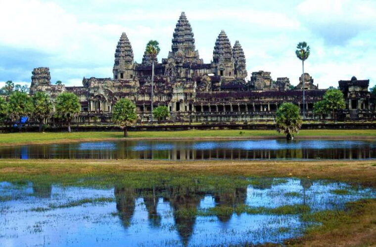 siem-reap-bike-the-angkor-temples-guided-tour-with-lunch