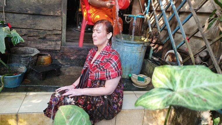 siem-reap-cambodian-buddhist-water-blessing-and-local-market-3