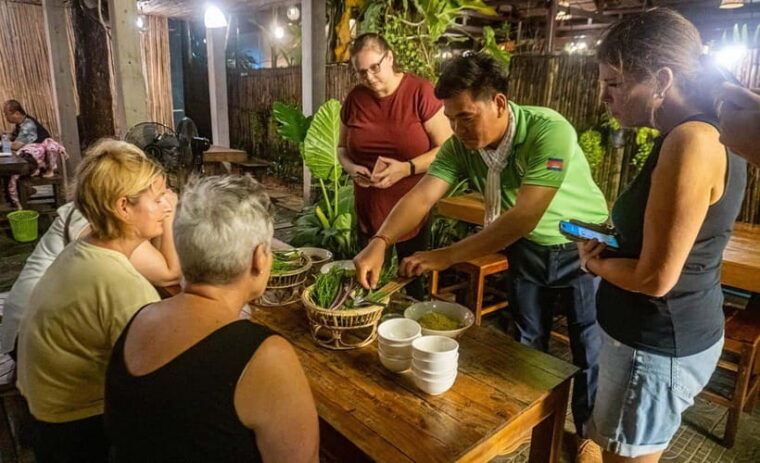siem-reap-evening-foodie-vespa-tour