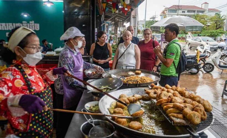 siem-reap-evening-foodie-vespa-tour