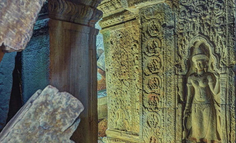 siem-reap-grand-circle-tour-sun-set-on-bakeang-hill-guide