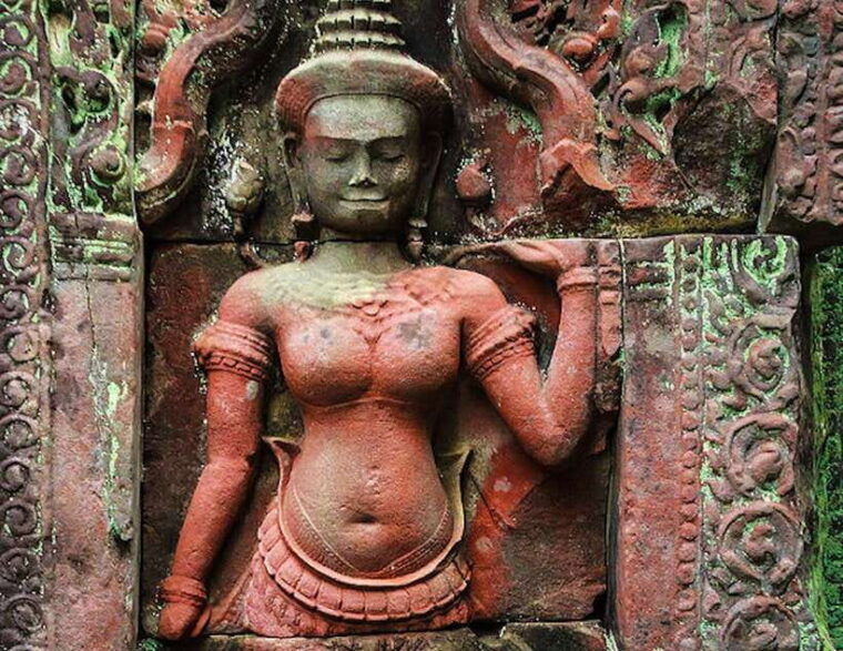 siem-reap-grand-circle-tour-sun-set-on-bakeang-hill-guide