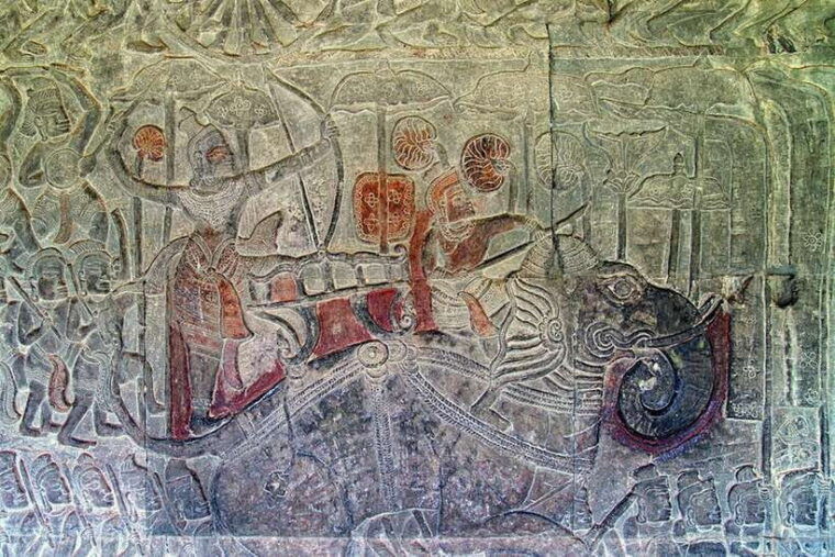 siem-reap-grand-circle-tour-sun-set-on-bakeang-hill-guide