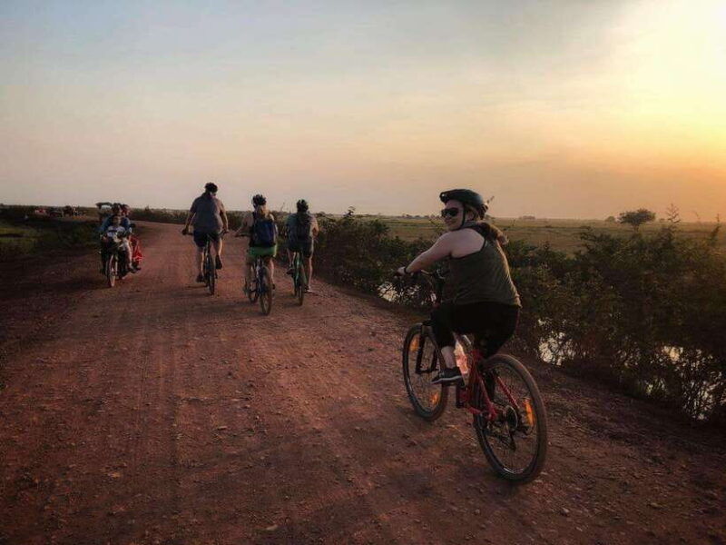 siem-reap-half-day-by-bicycle-sunset-on-the-bank-of-lake