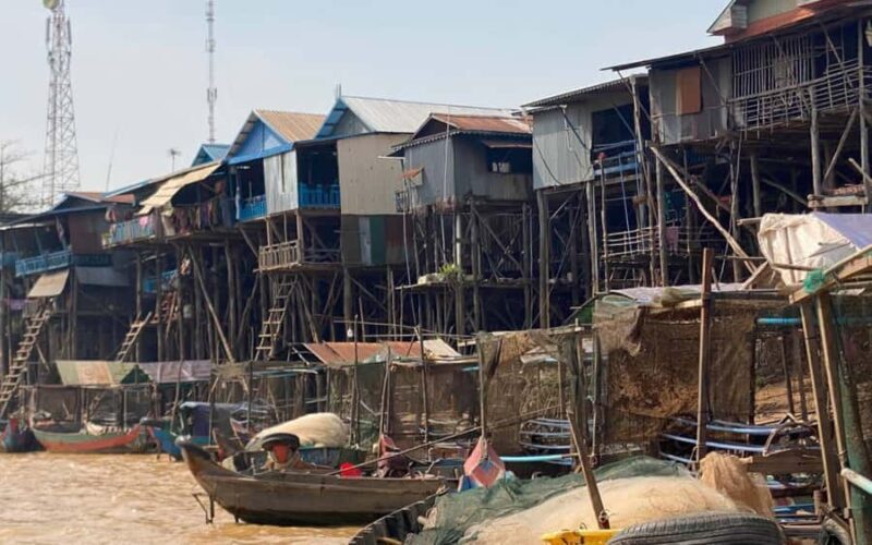 Siem Reap: Kampong Phluk, War Museum, & Killing Field Tour - Key Points