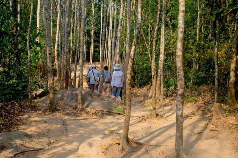 siem-reap-kbal-spean-and-banteay-srei-temple-private-hike