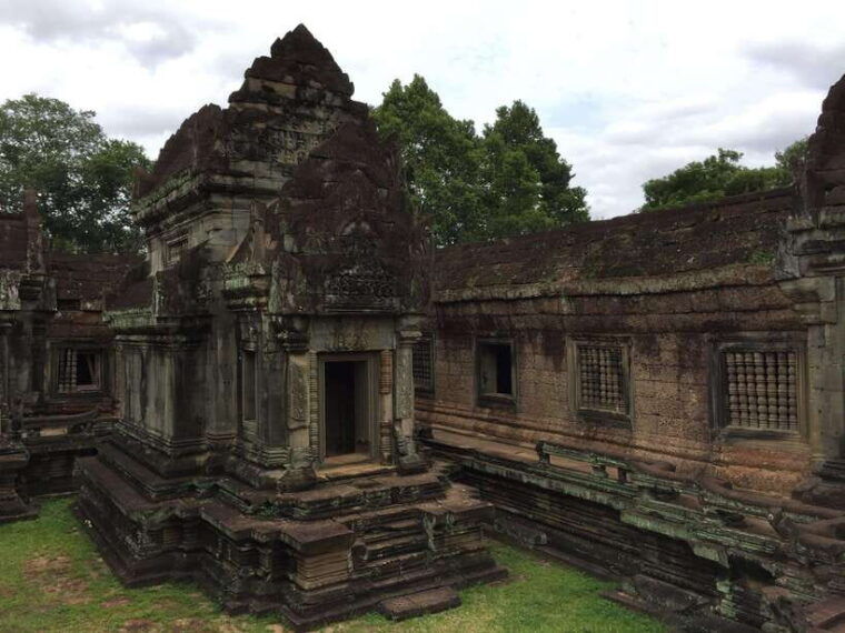 siem-reap-kbal-spean-banteay-srei-and-banteay-samre-tour