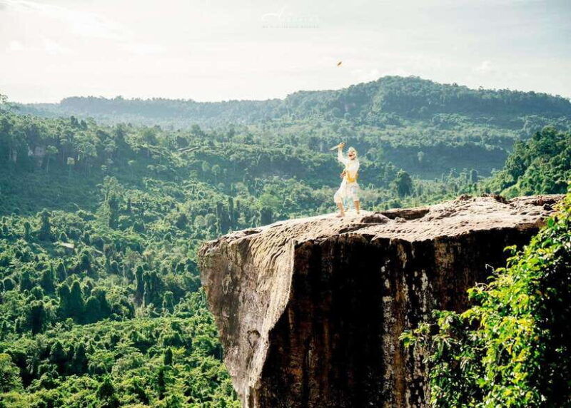 siem-reap-kulen-waterfalls-and-banteay-srei-tour