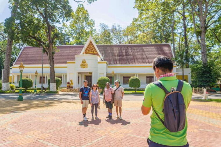 siem-reap-morning-foodie-market-tour-by-vespa