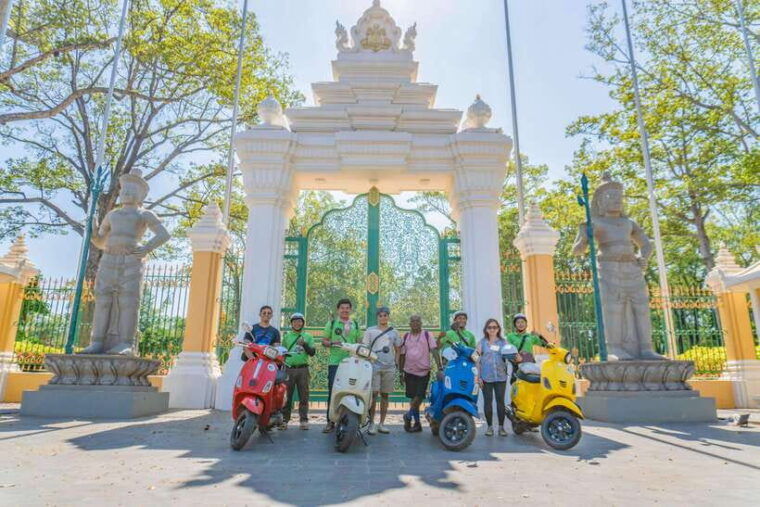 siem-reap-morning-foodie-market-tour-by-vespa