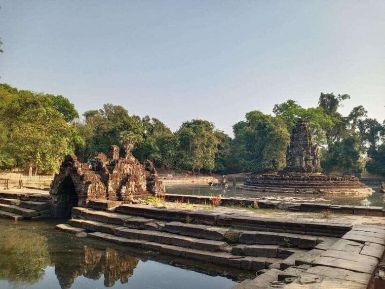 siem-reap-phnom-bok-mountain-and-grand-circle-temples-tour