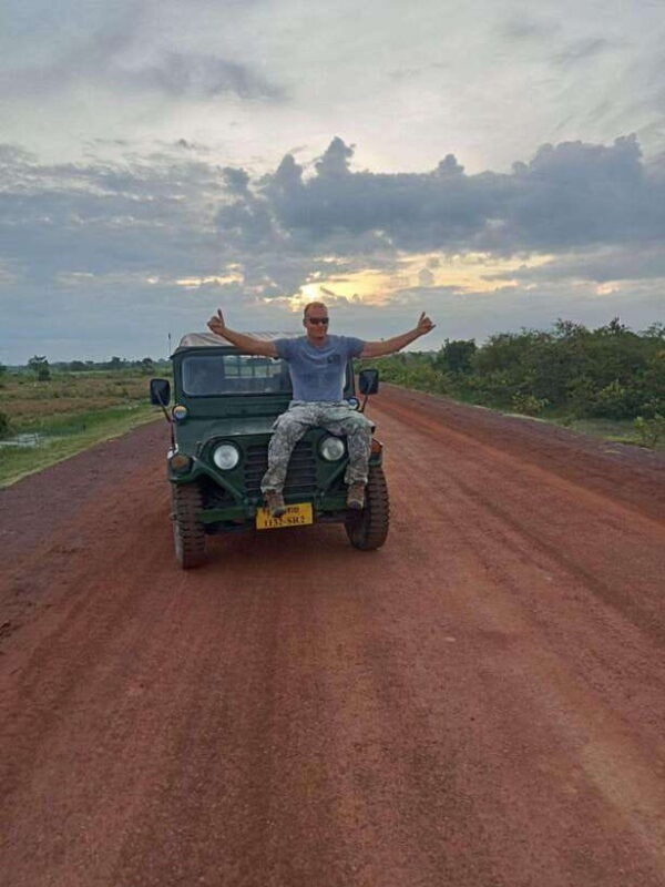 siem-reap-phnom-kulen-and-banteay-srei-jeep-tour