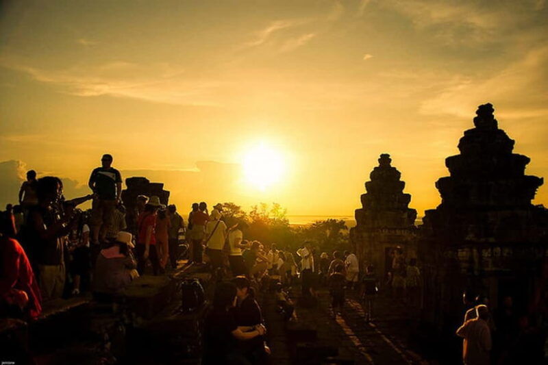 siem-reap-private-angkor-wat-bakheng-mountain-sunset-tour