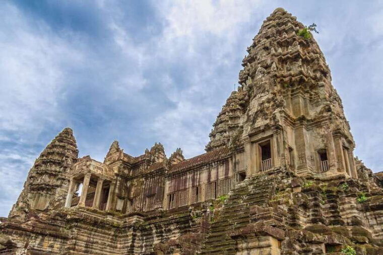siem-reap-private-angkor-wat-bakheng-mountain-sunset-tour