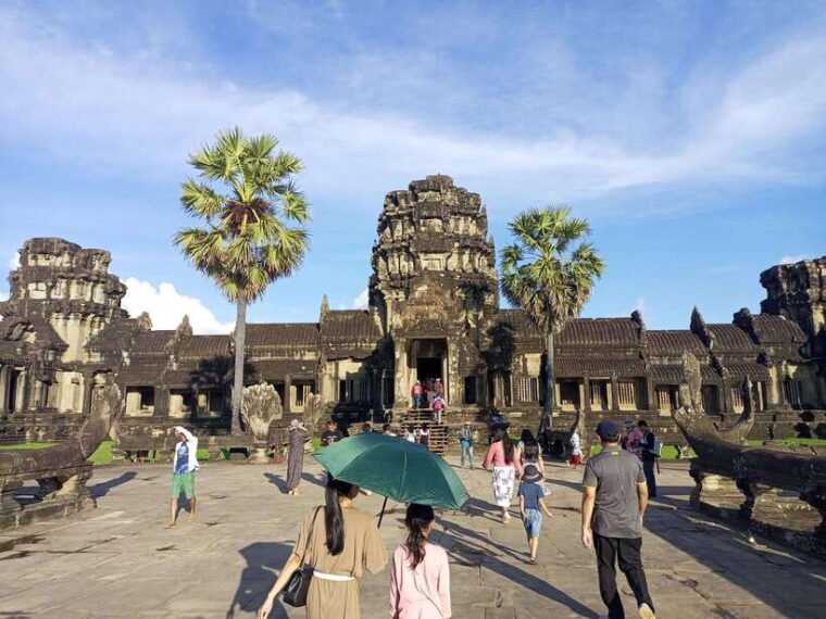 siem-reap-private-taxi-to-angkor-wat-and-small-circuit