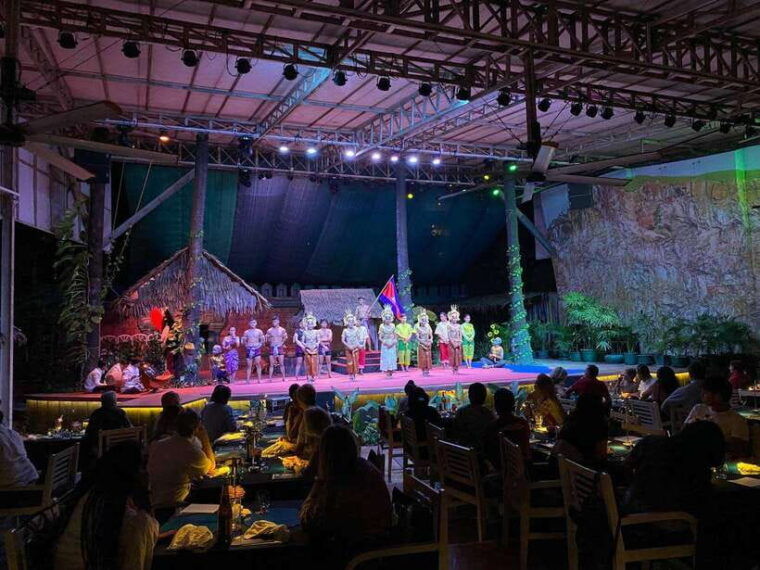 siem-reap-restaurant-meal-with-apsara-dance-performance