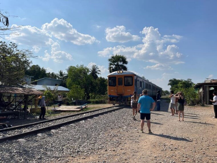 siem-reap-to-battambang-bamboo-train-and-bat-cave