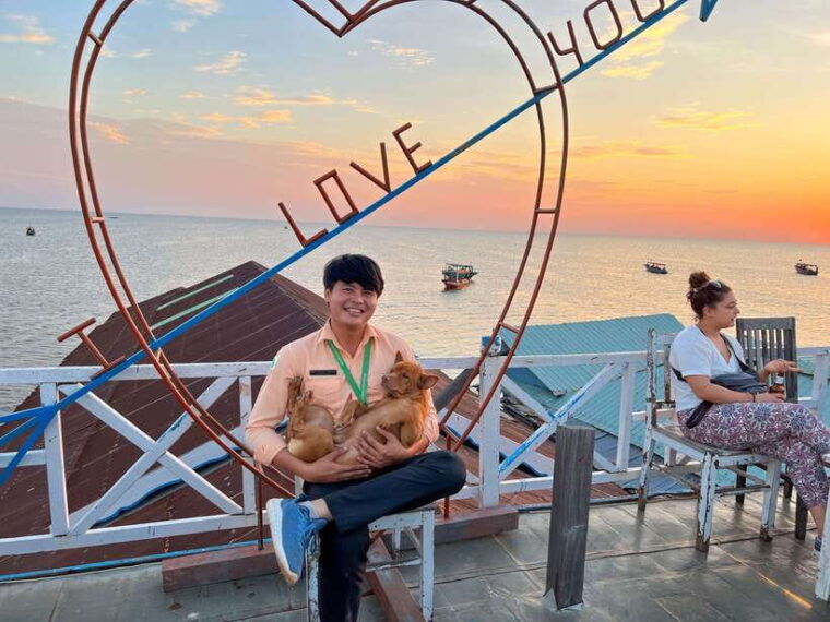 siem-reap-tonle-sap-sunset-boat-cruise-with-transfers