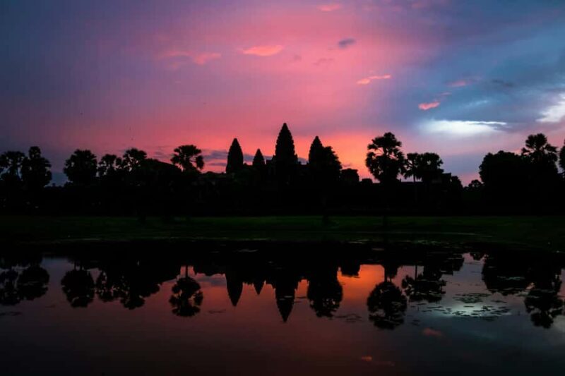 Siem Reap:Grand Circuit Banteay Srei & Floating village Tour - The Day Begins: Sunrise over Angkor Wat