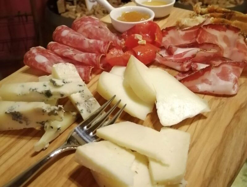 siena-tuscan-classics-wine-tasting-class-with-aperitivo