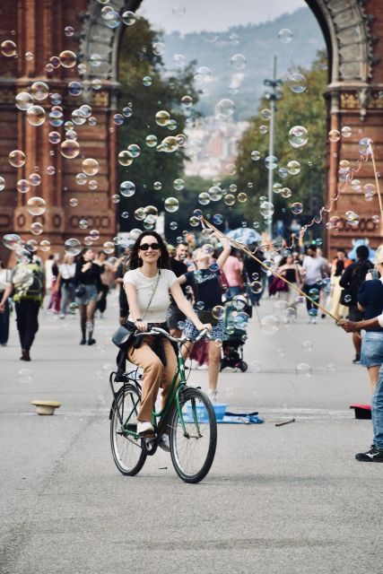 sightseeing-barcelona-by-bike-photo-shooting-tapas