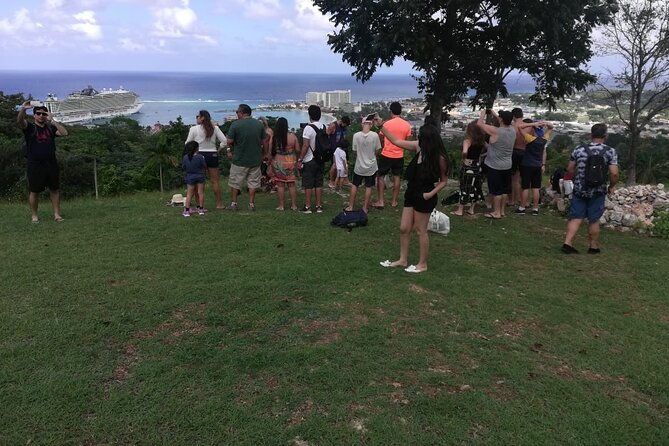 sightseeing-beach-with-stops-for-shopping-and-lunch-in-ocho-rios