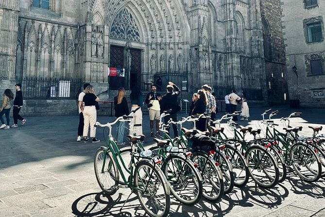 sightseeing-by-bike-photo-shooting