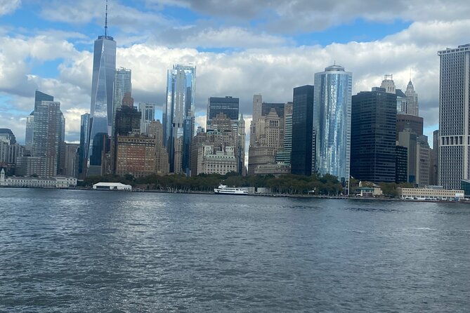 sightseeing-cruise-at-lady-liberty-skyline-and-bridges