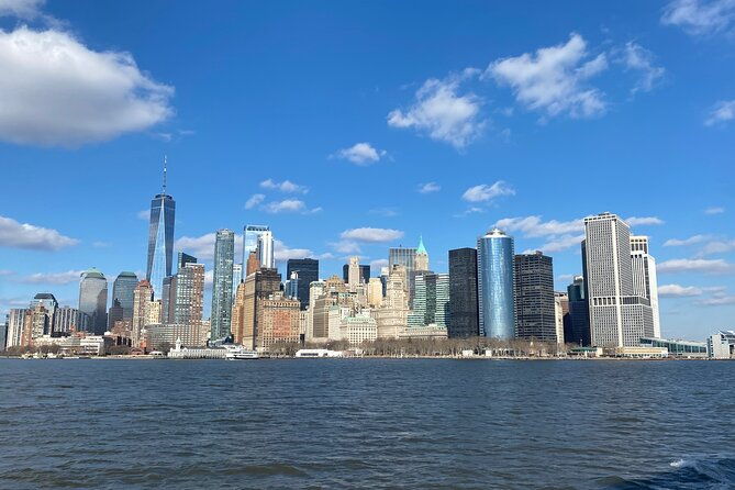 sightseeing-cruise-at-lady-liberty-skyline-and-bridges