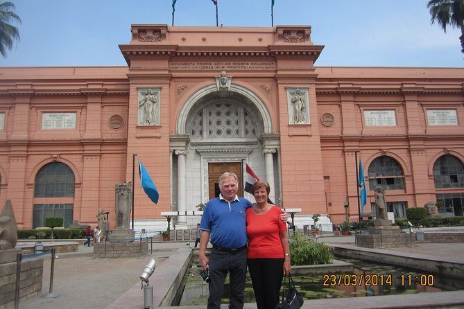 Sightseeing Day Tour to Pyramids, Egyptian Museum and Bazaar from Giza or Cairo - Key Points