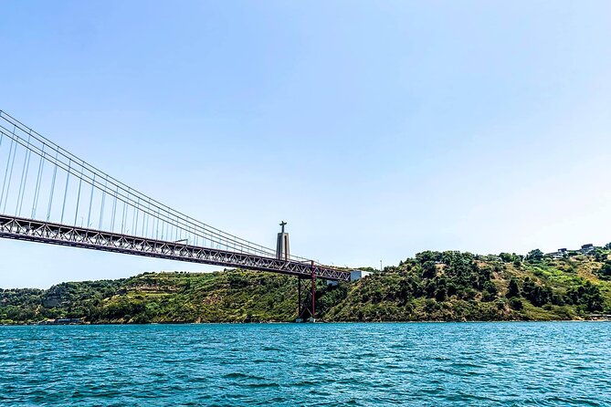 sightseeing-lisbon-sailing-tour-small-group-2-hour