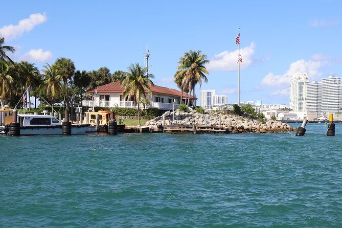 sightseeing-location-boat-cruise-on-biscayne-bay-with-miami-stop