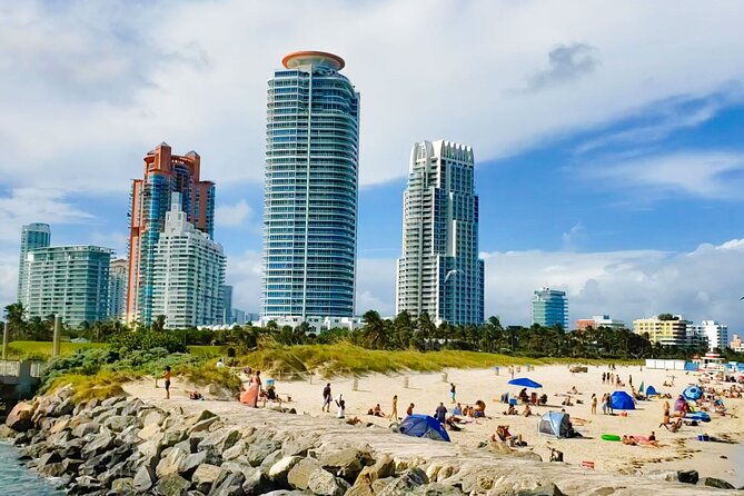 sightseeing-location-boat-cruise-on-biscayne-bay-with-miami-stop