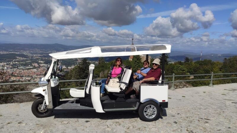 sightseeing-tours-by-electric-tuk-tuk-in-guimaraes