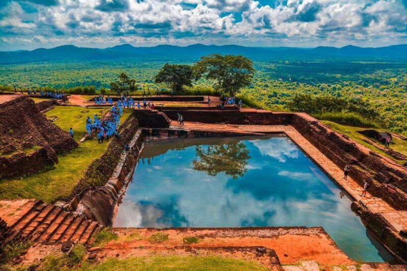 sigiriya-2-day-guided-tour-with-dambulla-caves-visit