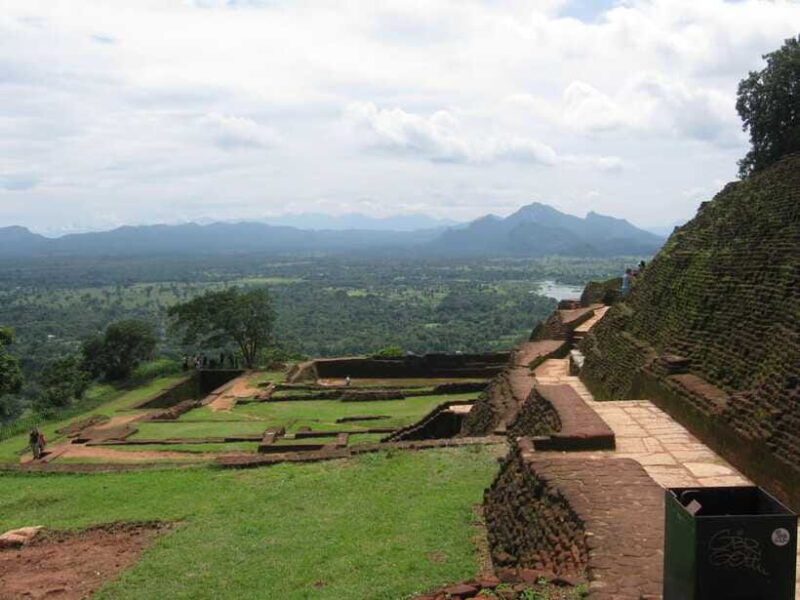 sigiriya-2-day-guided-tour-with-dambulla-caves-visit