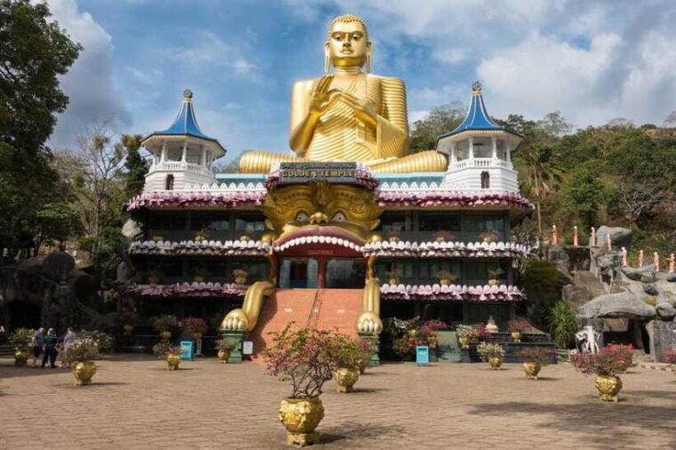 sigiriya-2-day-guided-tour-with-dambulla-caves-visit