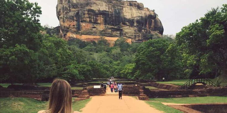 sigiriya-and-pidurangala-rock-from-colombo