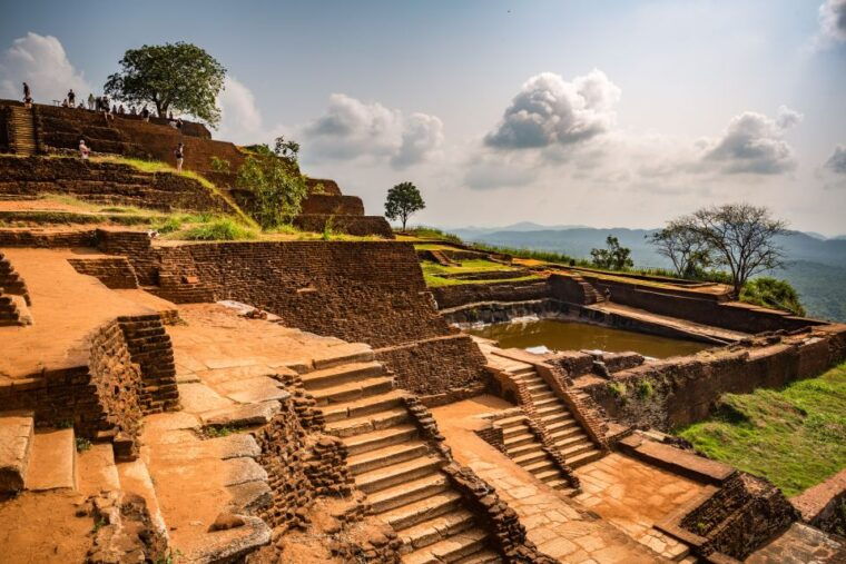 sigiriya-and-pidurangala-rock-from-colombo
