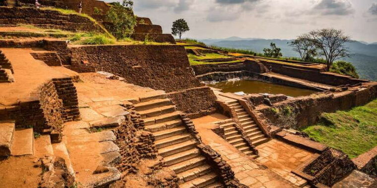 sigiriya-and-pidurangala-rock-from-colombo