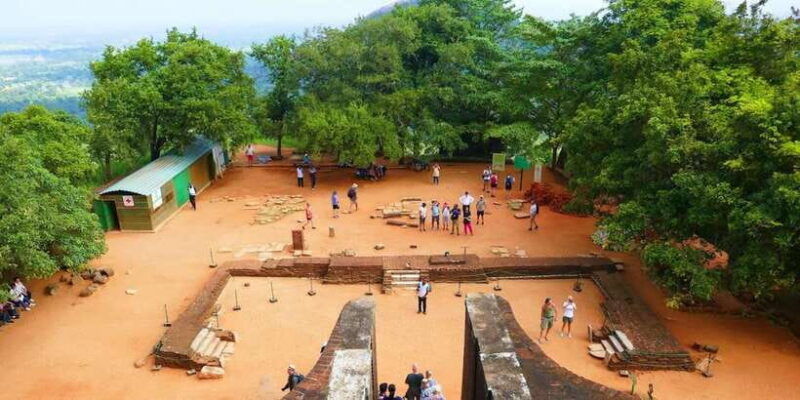 sigiriya-dambulla-cave-temple-day-tour-from-colombo