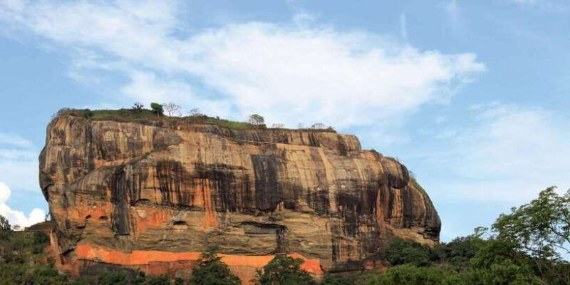 sigiriya-dambulla-cave-temple-day-tour-from-colombo