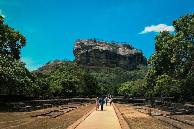 Sigiriya & Dambulla Day Tour From Colombo - FAQ
