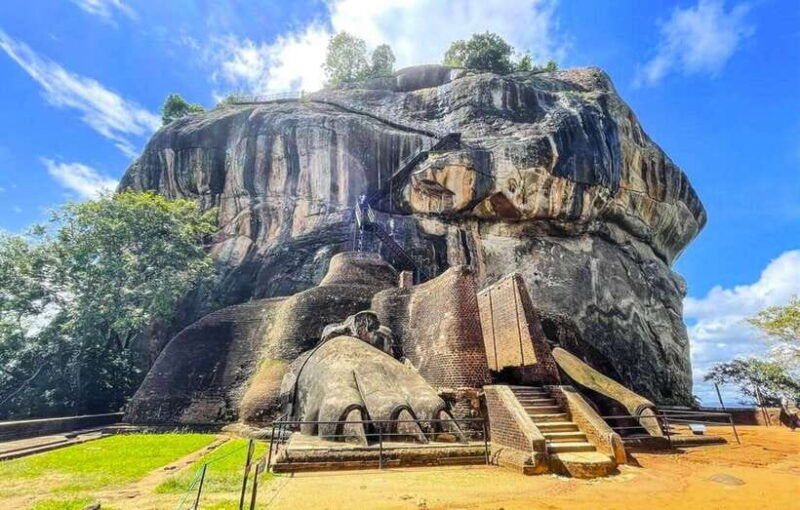 sigiriya-fortress-and-wildlife-safari-from-colombo